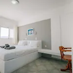 Lagada מלון 2*