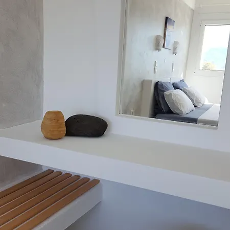 Lagada 2* Adamantas (Milos)