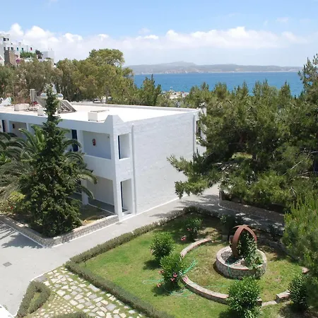 Lagada 2* Adamantas (Milos)