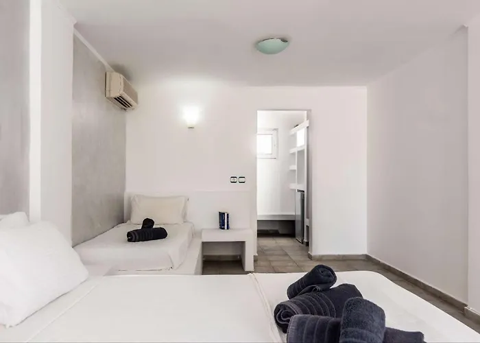 Lagada 2* Adamantas (Milos)