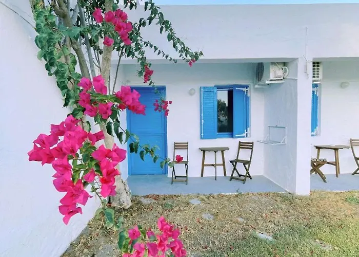 Lagada Otel Adamantas (Milos)
