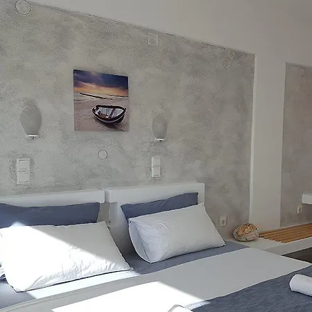 Lagada 2* Adamantas (Milos)