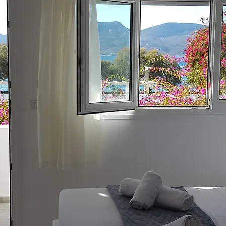 Lagada 2* Adamantas (Milos)