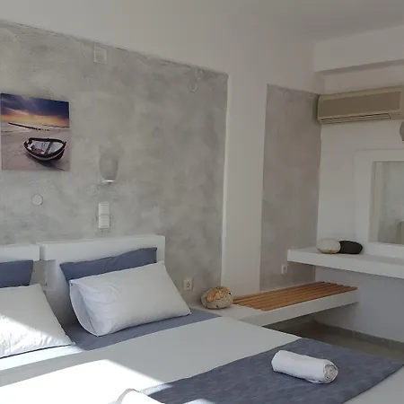 Lagada 2* Adamantas (Milos)