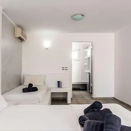 Lagada 2* Adamantas (Milos)