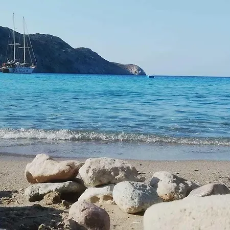 Lagada 2* Adamantas (Milos)