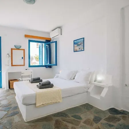 Lagada 2* Adamantas (Milos)