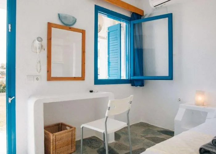 Lagada Adamantas (Milos)