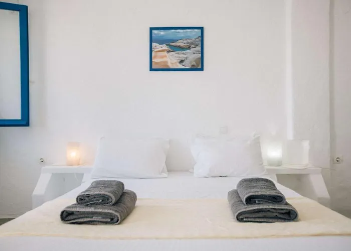 Lagada 2* Adamantas (Milos)