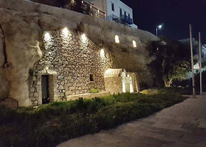 Lagada 2* Adamantas (Milos)