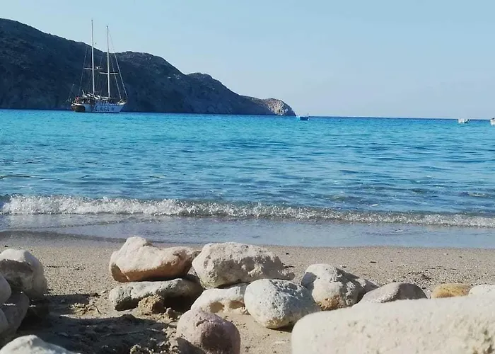 Lagada 2* Adamantas (Milos)